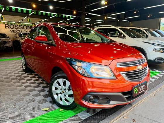 CHEVROLET ONIX 1.4 MPFI LT 8V FLEX 4P MANUAL CHEVROLET ONIX 1.4 MPFI LT 8V FLEX 4P MANUAL